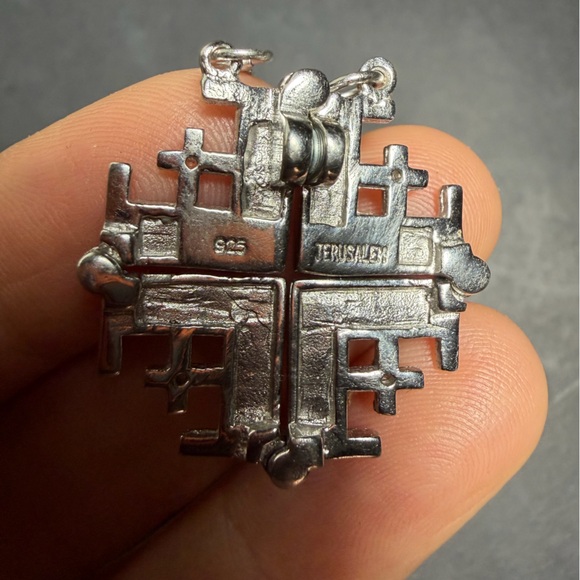 Silver Jerusalem Cross that opens to necklace - Picture 4 of 15